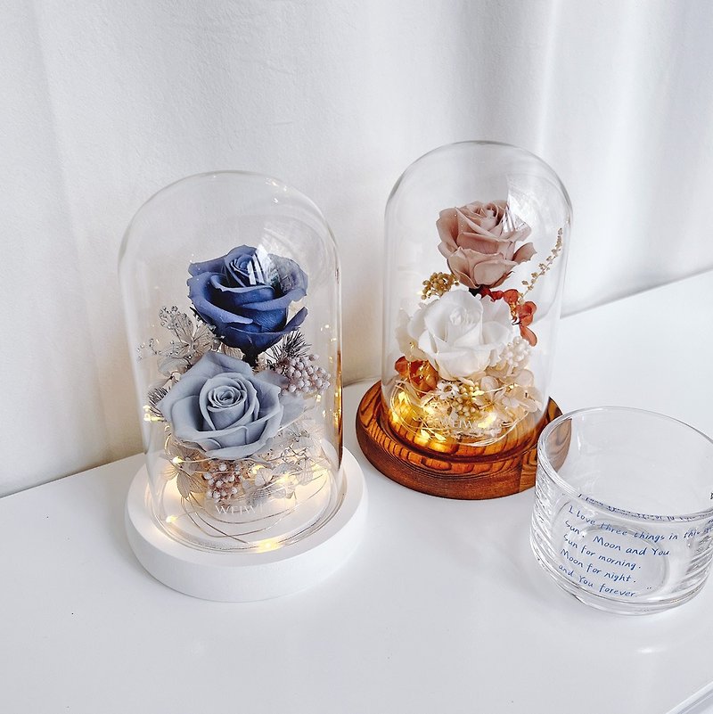 Graduation Gift/Customized Gift Two LED Glass Bell Jar Everlasting Flower Night Lamp-Small (4 styles available) - ช่อดอกไม้แห้ง - พืช/ดอกไม้ สีแดง