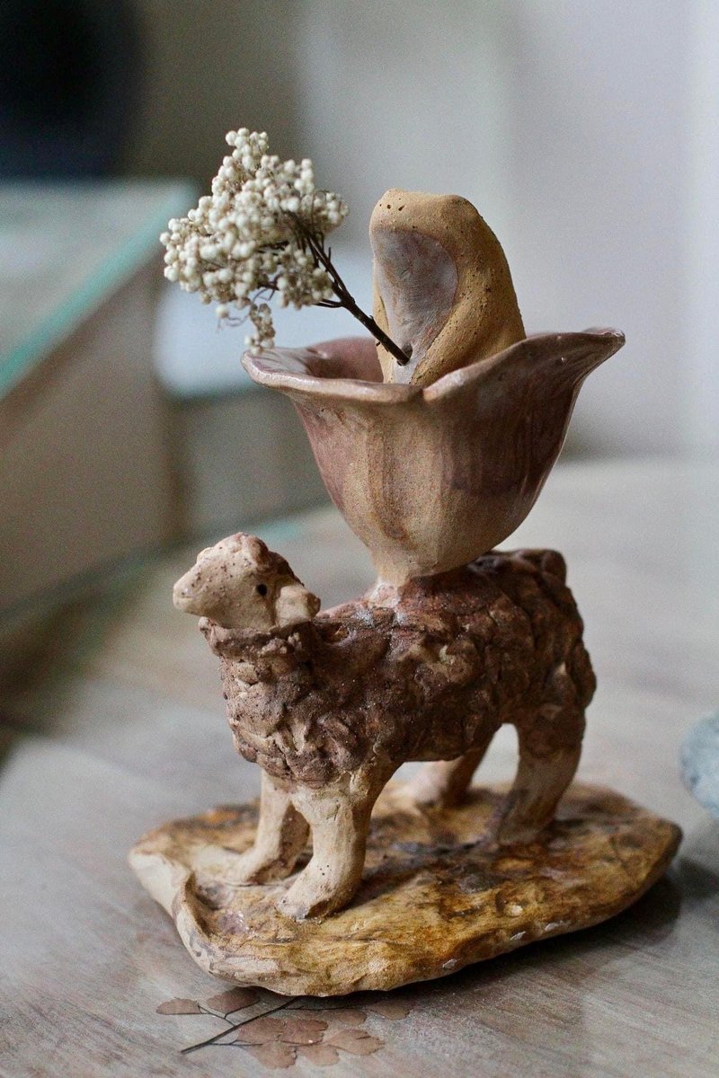 Hand-squeezed ceramic sheep candle holder/decoration - เทียน/เชิงเทียน - ดินเผา สีทอง