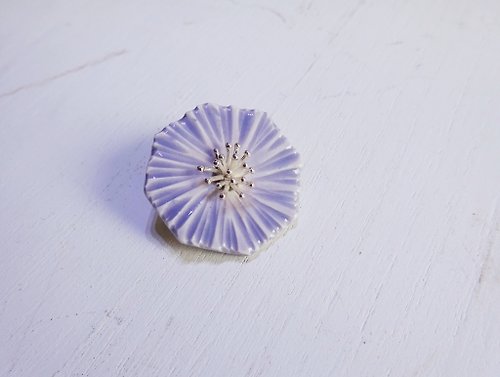 Flower broach Miyakowasure lilac - 設計館irodori ceramic accessory