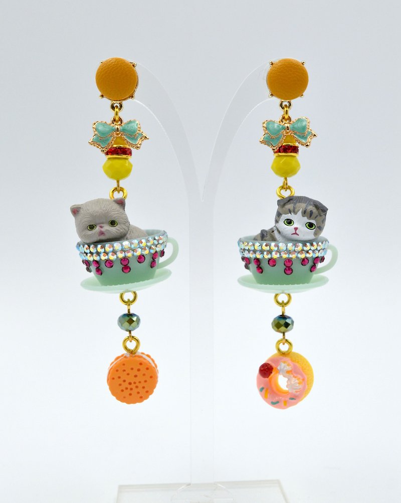 TIMBEE LO Cats Cup Earrings with Swarovski Crystals Cats Cup Earrings - ต่างหู - วัสดุอื่นๆ หลากหลายสี