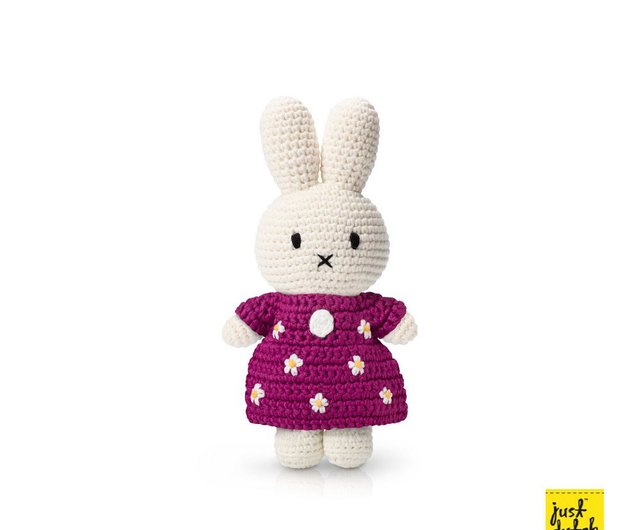 Just Dutch | ミッフィーの編みウサギ人形とチェリーレッドの花の