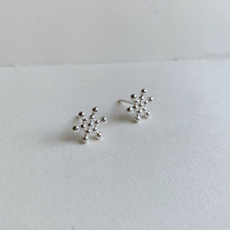 Snowflake Peas Earrings - One Pair - ต่างหู - เงินแท้ สีเงิน