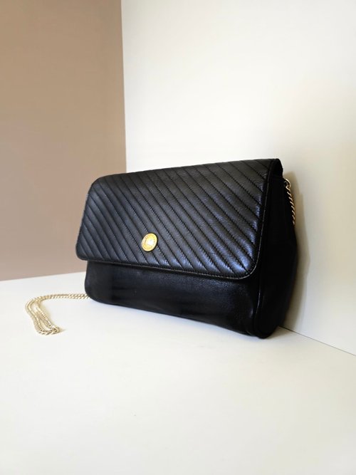 LA LUNE Vintage 日本鑑證古董品選物店 【LA LUNE】中古二手Celine黑色金徽皮革小包斜揹側背孭單肩手袋