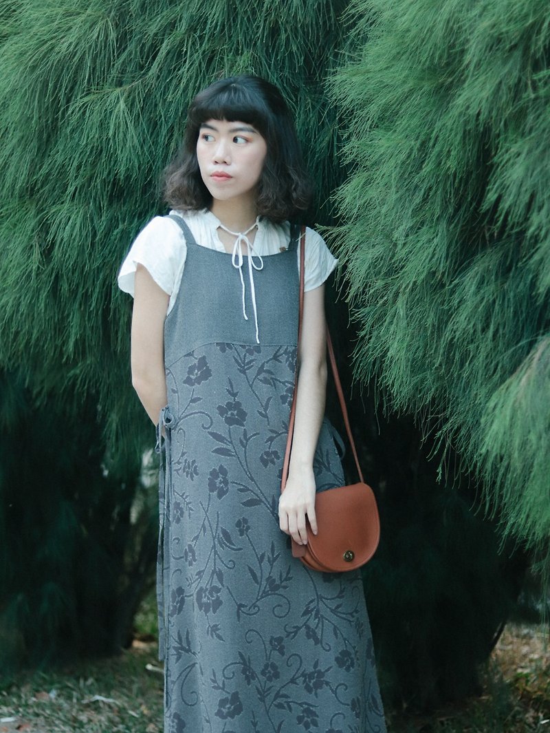 Small shoulder dress 002 floral pattern brown, one-piece dress [Tsubasa.Y古着屋] - ชุดเดรส - ผ้าฝ้าย/ผ้าลินิน สีเทา