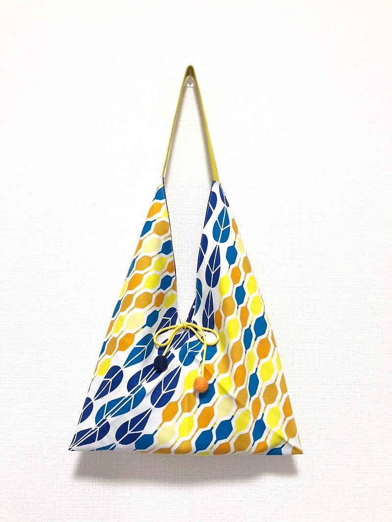 Japanese-style squat-shaped side bag / medium size / yellow and blue hexagonal - Messenger Bags & Sling Bags - Cotton & Hemp Yellow