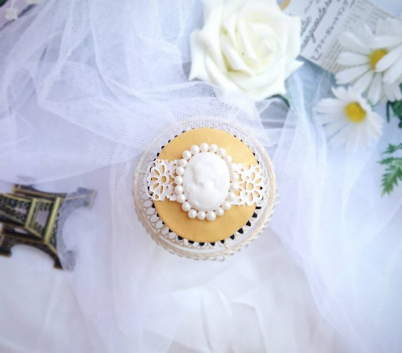 【婚禮必備】低調奢華風頭像蕾絲翻糖杯子蛋糕(12顆) - 其他 - 新鮮食材 