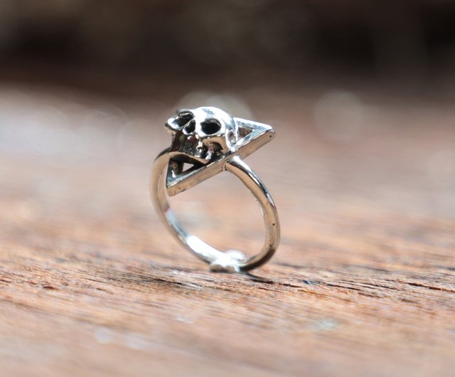 Alchemy on sale skull ring