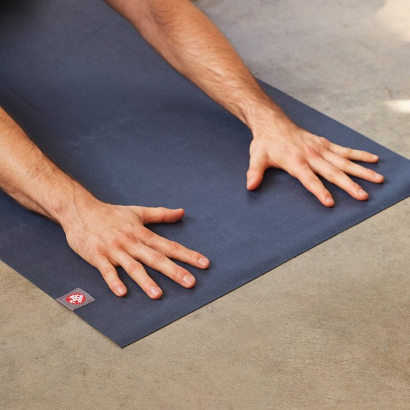 【Manduka】eKo SuperLite Travel Mat Travel Yoga Mat 1.5mm Extended Version - เสื่อโยคะ - ยาง สีน้ำเงิน