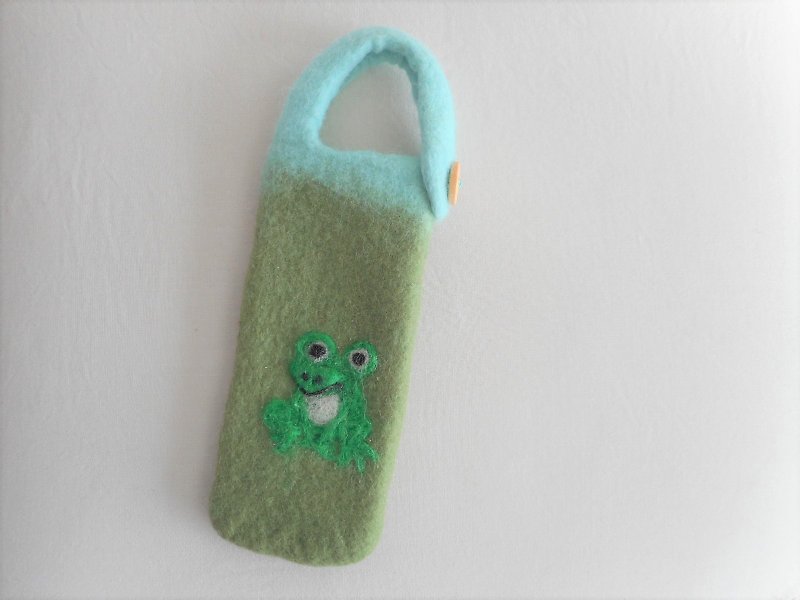 ขนแกะ อื่นๆ สีเขียว - Frog hanging case
