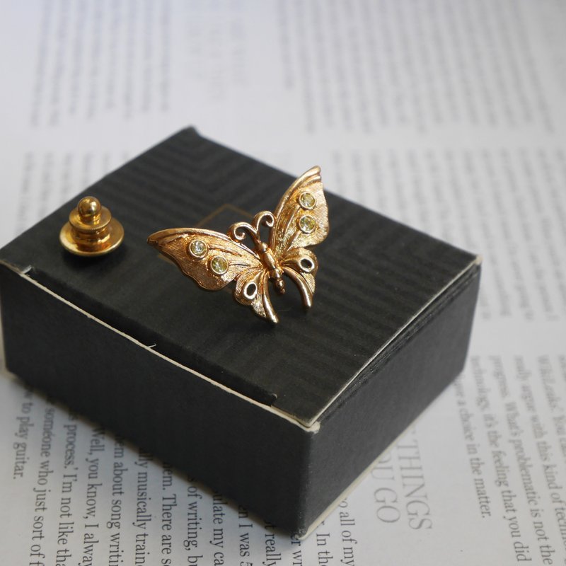 Old and Good Antique Jewelry Vintage Gold Stone Butterfly Tie Pin Brooch AVON - Brooches - Other Metals Gold