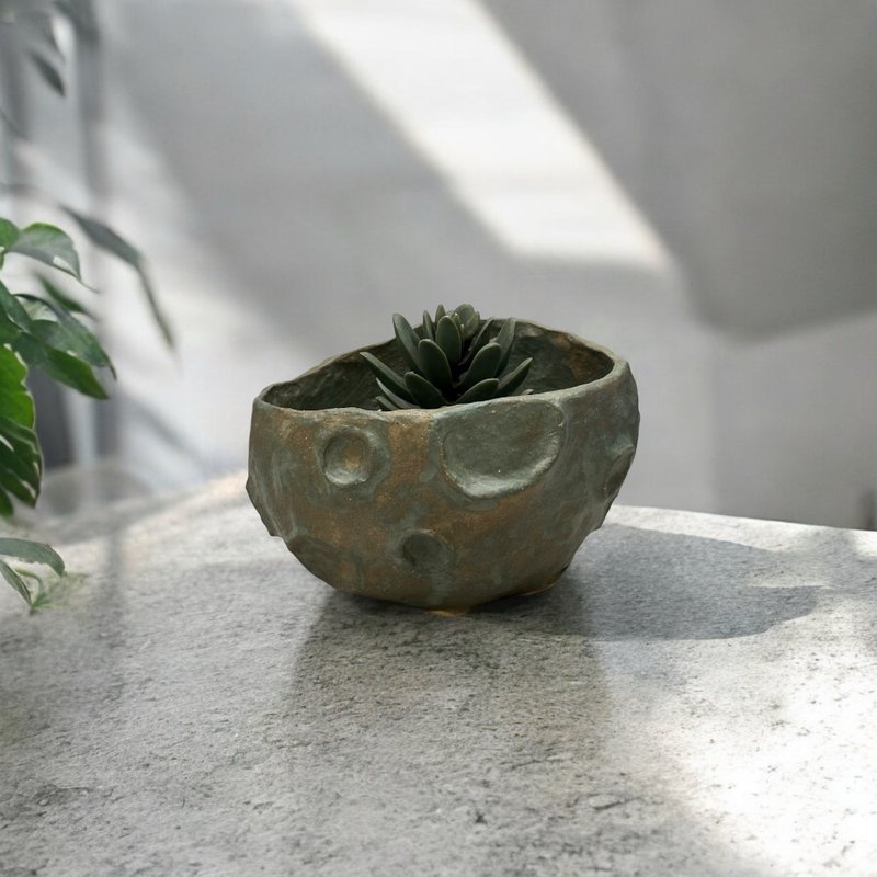 【カク Pottery】Bronze Moon Pot Bronze Green Pot Flower Pot Flower Vase Root - ตกแต่งต้นไม้ - ดินเผา สีเขียว