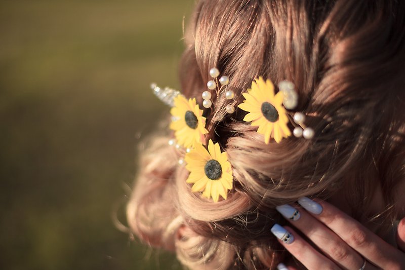 Other Materials Hair Accessories Yellow - Sunflower hairpins for wedding. Summer headpiece with yellow flowers.