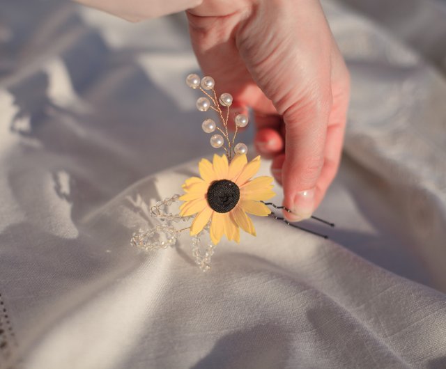結婚式のためのひまわりのヘアピン。黄色い花と夏のかぶと。 - ショップ FomianaFlowers ヘアアクセサリー - Pinkoi 結婚式のためのひまわりのヘアピン。黄色い花と夏のかぶと。 - ショップ FomianaFlowers ヘアアクセサリー - Pinkoi