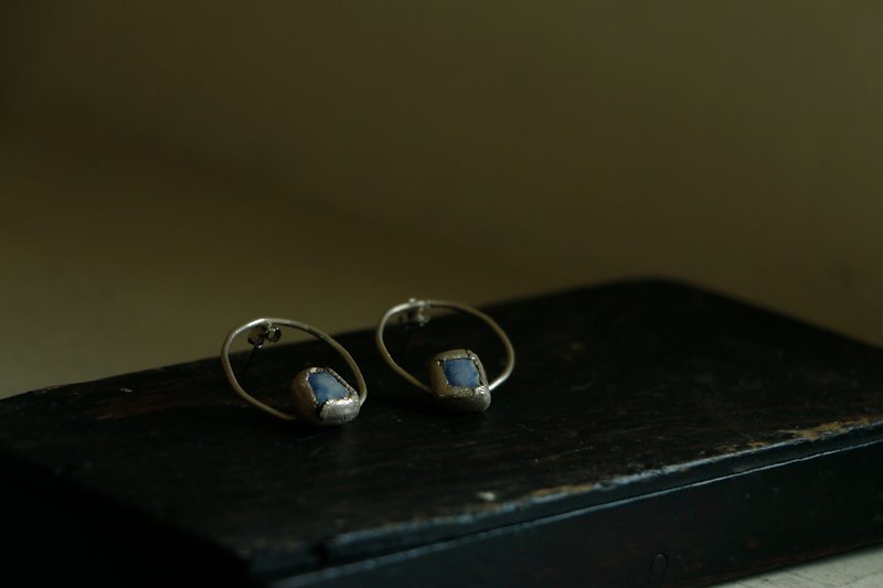 Sterling Silver and Blue Pottery Hoop Earrings - ต่างหู - เงินแท้ สีเงิน