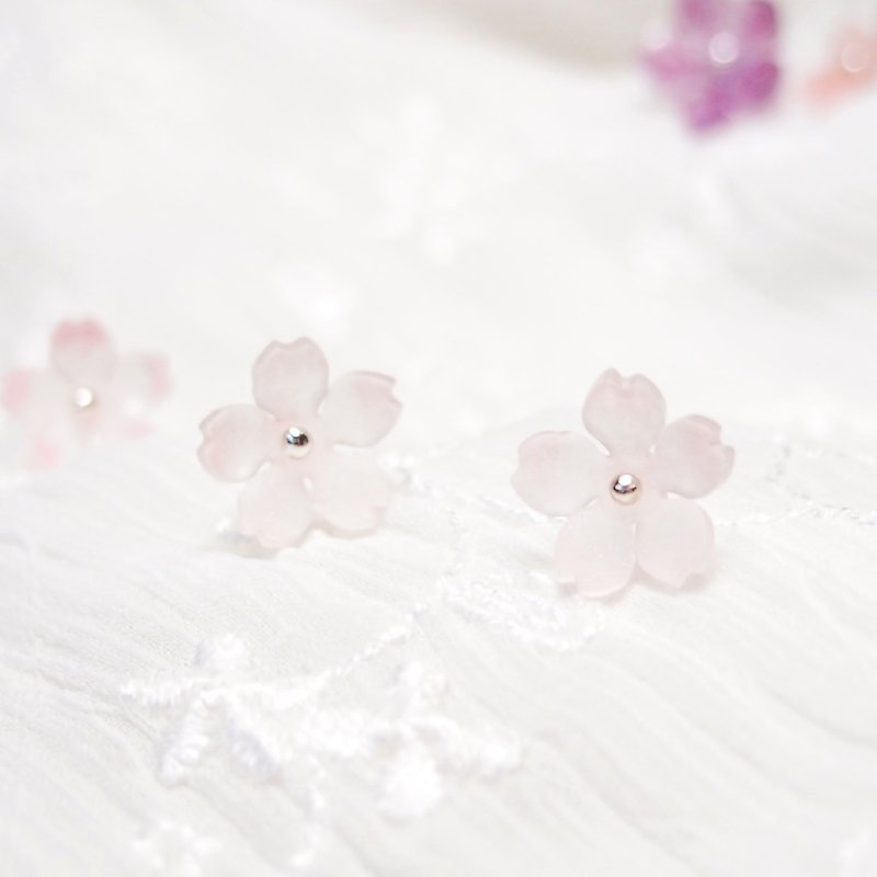 Fox Garden Handmade Flower Series: White Cherry Earrings / Ear Clips Christmas / Exchange Gifts / - ต่างหู - พลาสติก ขาว