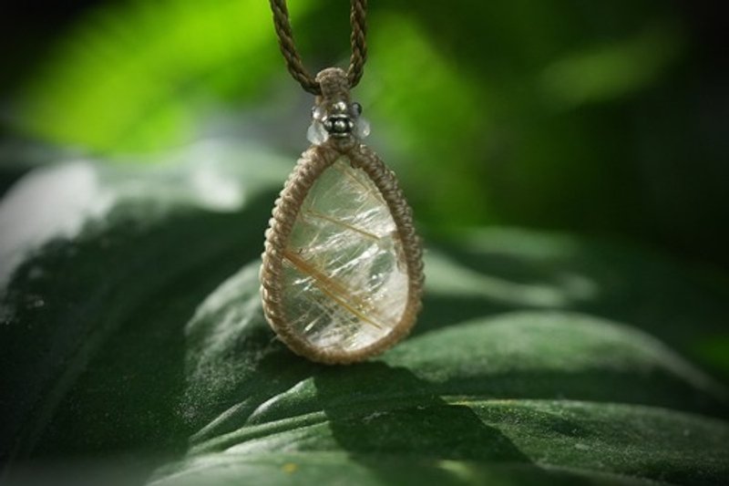 Drop with gold line Gold rutilated quartz macrame necklace 1832 - สร้อยคอ - เครื่องเพชรพลอย 