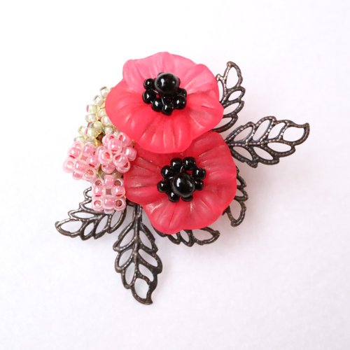Heart Bouquet アネモネのブローチ レッド 繊細 レース 花 小振り 小さめ 小さい かわいい さりげない シードビーズ テグス編み