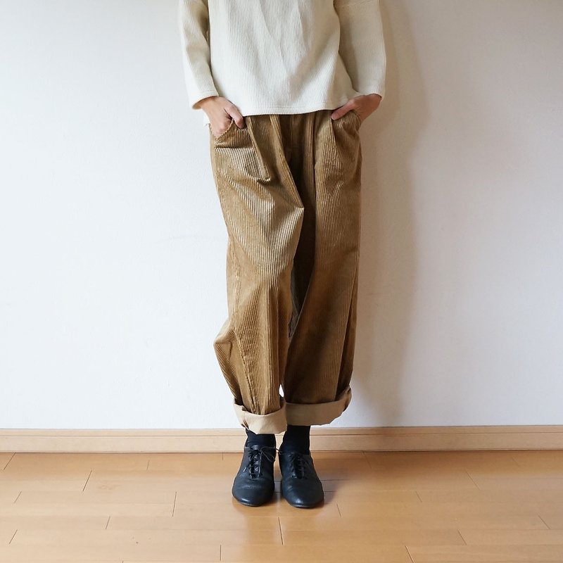 Stretch corduroy tuck pants ladies BEIGE - กางเกงขายาว - ผ้าฝ้าย/ผ้าลินิน สีนำ้ตาล