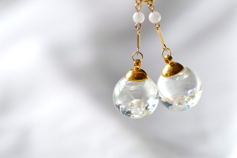 清泉。耳上的閃耀 珍珠 施華洛世奇水晶珠 流動玻璃球 耳環 - 耳環/耳夾 - 玻璃 透明