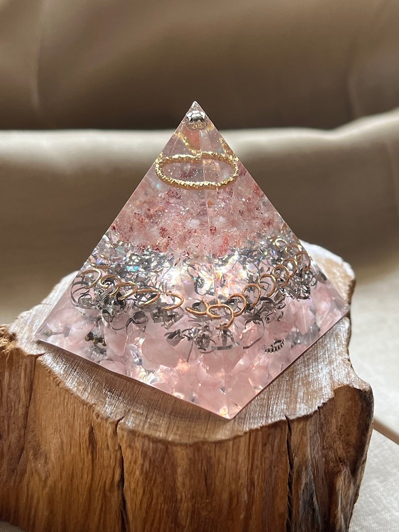 Customized [Ogan Tower 6cm-for you who reconcile with yourself] Strawberry Quartz/Rose Quartz-Ogan Pyramid - Items for Display - Resin Transparent