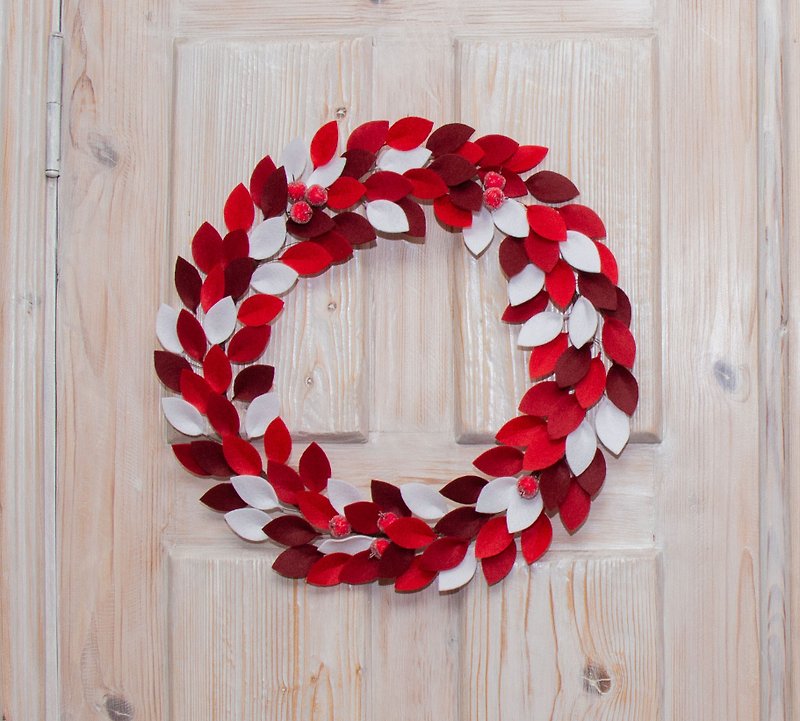 Red & White Felt Wreath with Berry | Door Decor Colorful Wreath - 壁貼/牆壁裝飾 - 其他材質 紅色