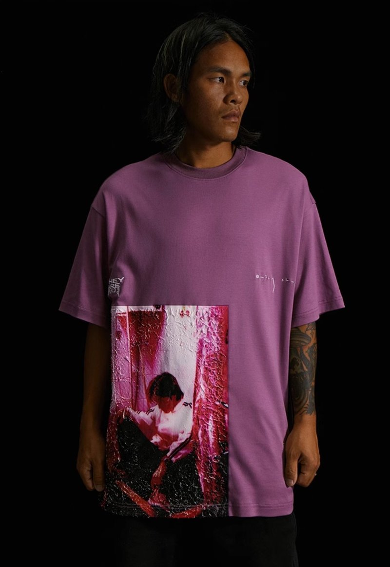 Theyare&Wing Shya&Strange Fruit Artist & Worker Series Nicholas Tse Short Sleeve T-Shirt - เสื้อยืดผู้หญิง - วัสดุอื่นๆ สีม่วง