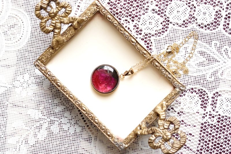 Resin Art Round Pendant - Red Night - สร้อยคอ - เรซิน สีแดง