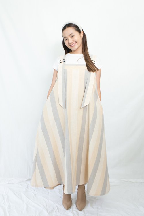 homstudio Bib skirt made of handwoven cotton in natural color.