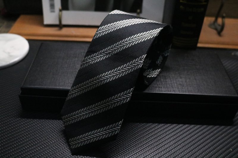 窄版英倫風條紋領帶百搭紳士necktie - 領呔/呔夾 - 絲．絹 黑色