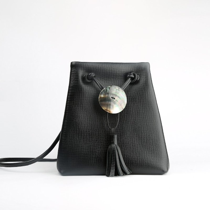 New winter black bucket shoulder diagonal package leather floor + suede leather original design capacity minimalist handbags handbags | ancient leather good original design creativity - กระเป๋าแมสเซนเจอร์ - หนังแท้ สีดำ