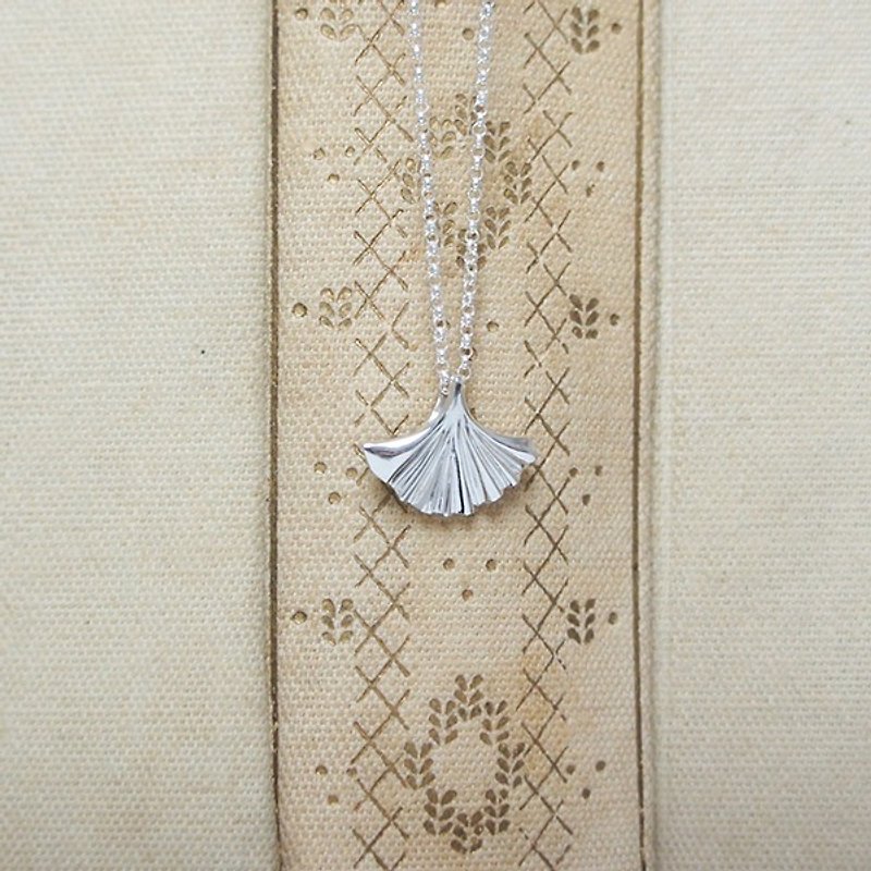 GT Ginkgo necklace - Necklaces - Other Materials Silver