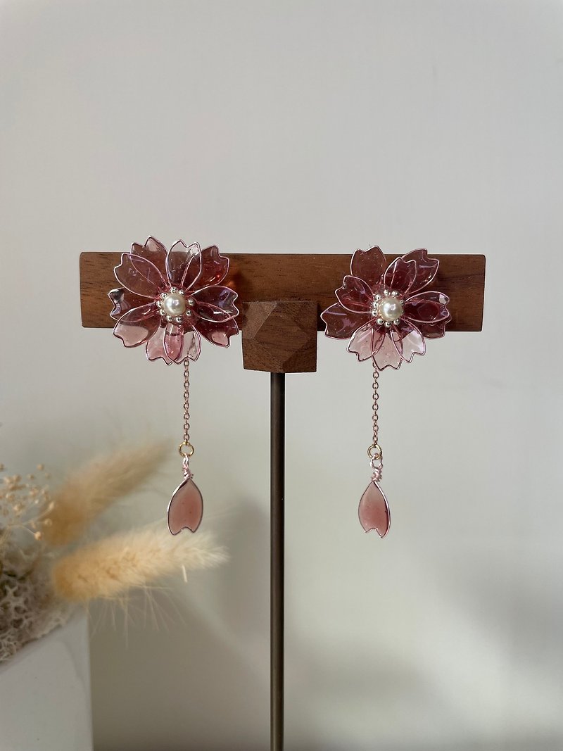 Yae Sakura resin flower earrings-ear needle #14 - ต่างหู - เรซิน สึชมพู