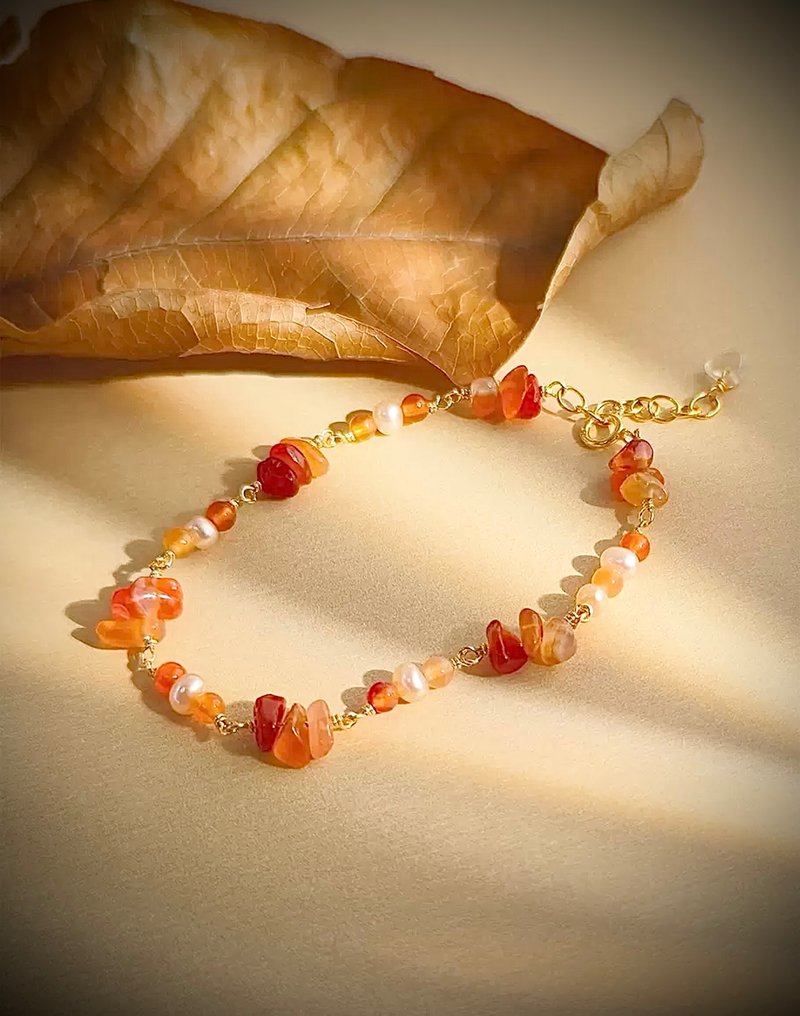 C&W Natural Southern Red Agate Japanese Freshwater Special-shaped Pearl Intertwined Fashion Simple Bracelet - สร้อยข้อมือ - หยก สีทอง