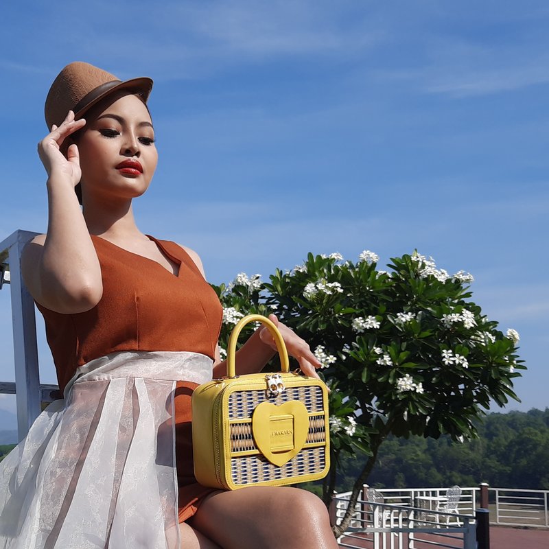 Handmade Fashion Bag Thai Modern Style heart shaped belt TK02-YELLOW - 手提包/手提袋 - 人造皮革 黃色