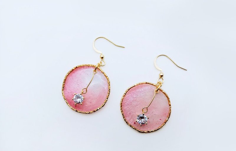 Sparkling Dream Fantasy Diamond Earrings (can be changed) Japanese Handmade Jewelry - ต่างหู - วัสดุอื่นๆ สึชมพู