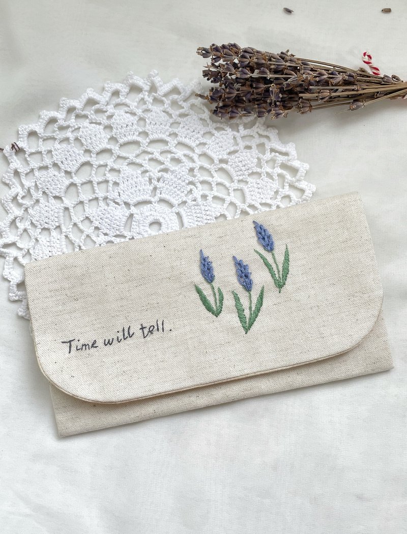 【芳小姐手作】芬芳氣息薰衣草。刺繡布作現金收納袋 禮物 - 化妝包/收納袋 - 棉．麻 多色