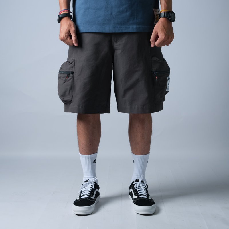 ONE-1111-STUDIO large pocket cargo shorts iron gray/Japanese style - กางเกงขาสั้น - ผ้าฝ้าย/ผ้าลินิน สีเทา