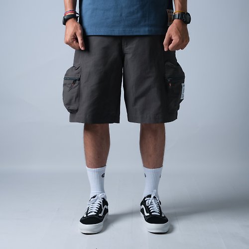 ONE-STUDIO ONE-1111-STUDIO 大口袋工裝短褲 /硬挺版型/拉鍊大口袋/鐵灰色