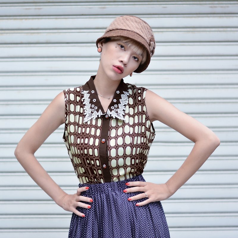 Opry Yan Yu | Self-changing Baroque vintage sleeveless shirt - เสื้อกั๊กผู้หญิง - วัสดุอื่นๆ 