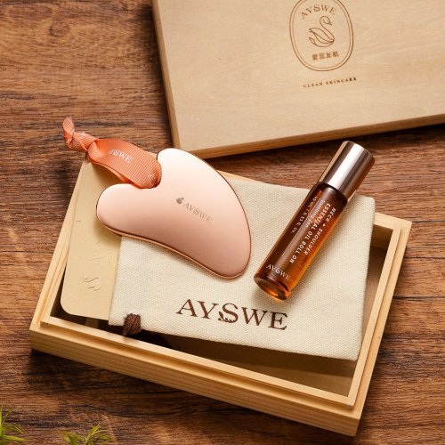 AYSWE 愛蕊友肌 - 敏弱肌的純淨保養 【母親節禮盒l快速出貨】玫瑰金按摩刮痧板&舒緩滾珠精油原木禮盒