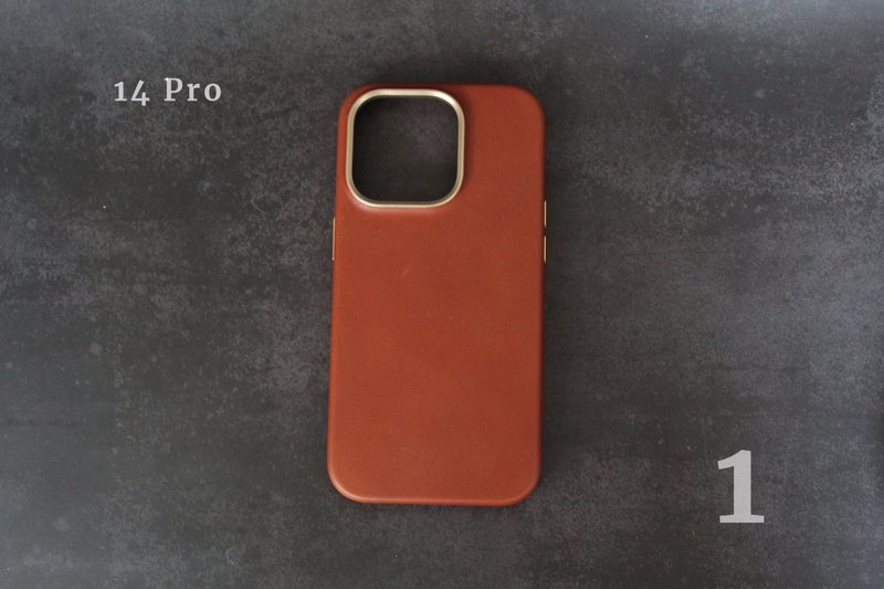 [Refurbished with small defects] UNIC genuine leather mobile phone case iPhone14 Pro / 15 ProMAX - เคส/ซองมือถือ - หนังแท้ สีนำ้ตาล