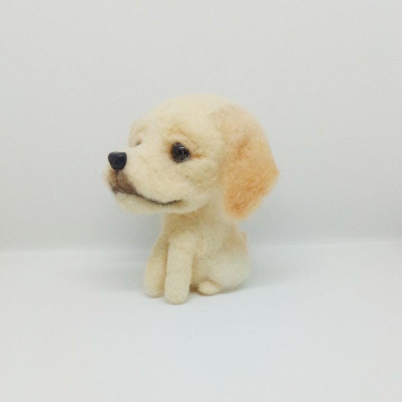 Customized Pet Labrador Dog Sitting Posture-Wool Felt Pendant - ตุ๊กตา - ขนแกะ สีเหลือง