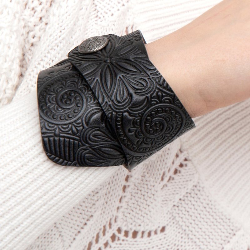 Black Wide Leather Bracelet for Women, Cuff Bracelet Width 6 inches - สร้อยข้อมือ - หนังแท้ สีดำ