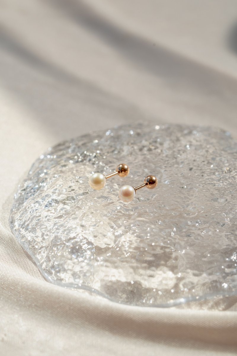 Classic natural pearl anti-allergic medical steel pearl turn bead earrings can be worn in the shower - ต่างหู - สแตนเลส สีเงิน