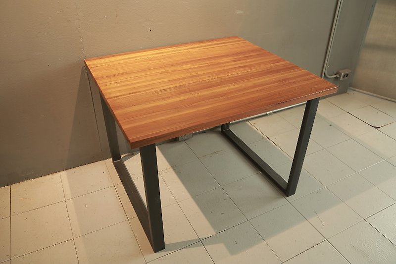 産業風のチーク材のダイニングテーブル****隙間にサンプルを示す-サプライ最後ながら* - その他の家具 - 木製 ブラウン