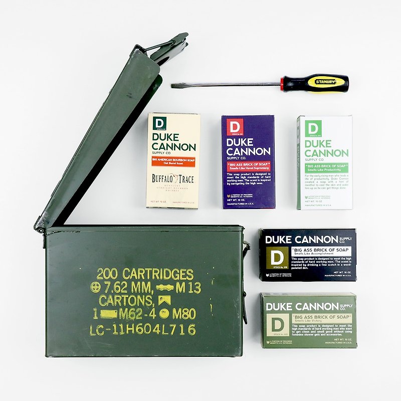Duke Cannon BIG ASS US Army Super Dry - Large Soap Set (including US Army Ammunition Box) - Body Wash - Plants & Flowers Green