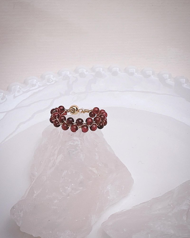 C&W Natural Extra Fine Weave Burgundy Stone Telescopic Open Ring - แหวนทั่วไป - หยก สีทอง