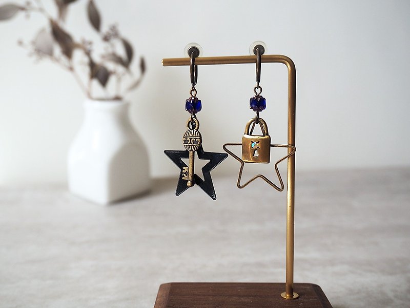 Star key retro depiction coffee gold glass bead clip earrings can be changed ear hook P74 - Earrings & Clip-ons - Other Metals Brown