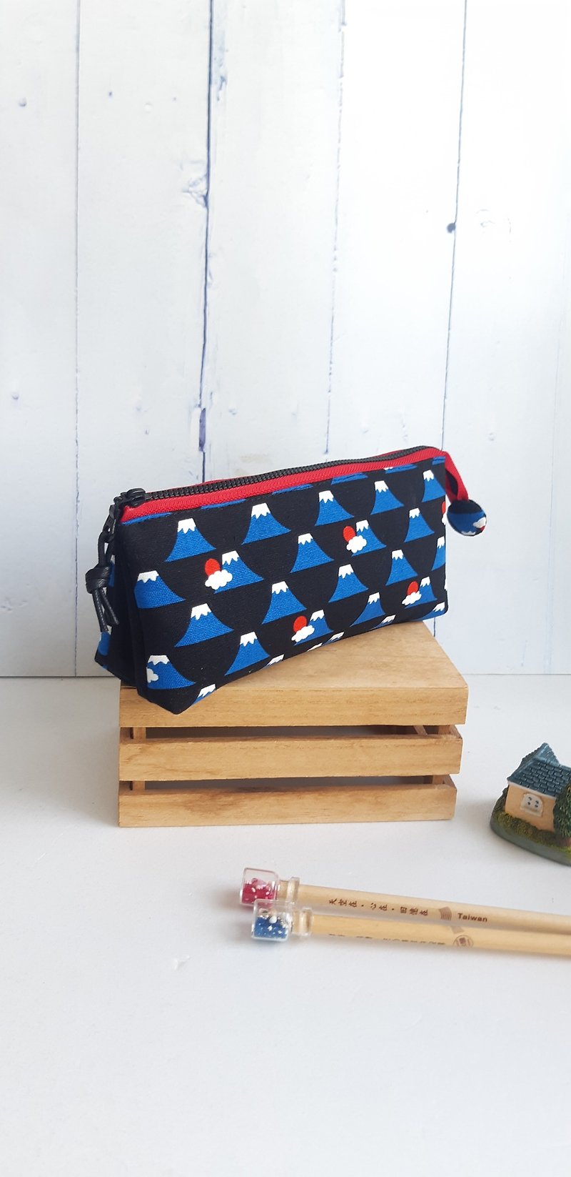 Mt. Fuji three-layer pencil case with 2 colors birthday exchange Christmas gift - Pencil Cases - Cotton & Hemp 