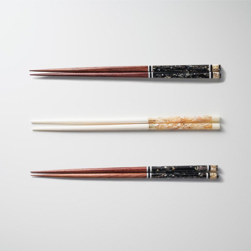 Black mother-of-pearl square chopsticks (includes random chopstick holder) - ตะเกียบ - เปลือกหอย สีดำ